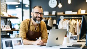 découvrez 5 signaux d'alerte indiquant que vos concurrents vous surveillent et apprenez comment réagir efficacement pour protéger votre entreprise et garder une longueur d'avance.